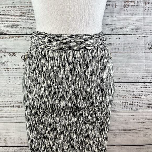 The Limited Skirt size 4 Black White Pencil Knee Stretch Pockets Career Casual - Picture 2 of 9
